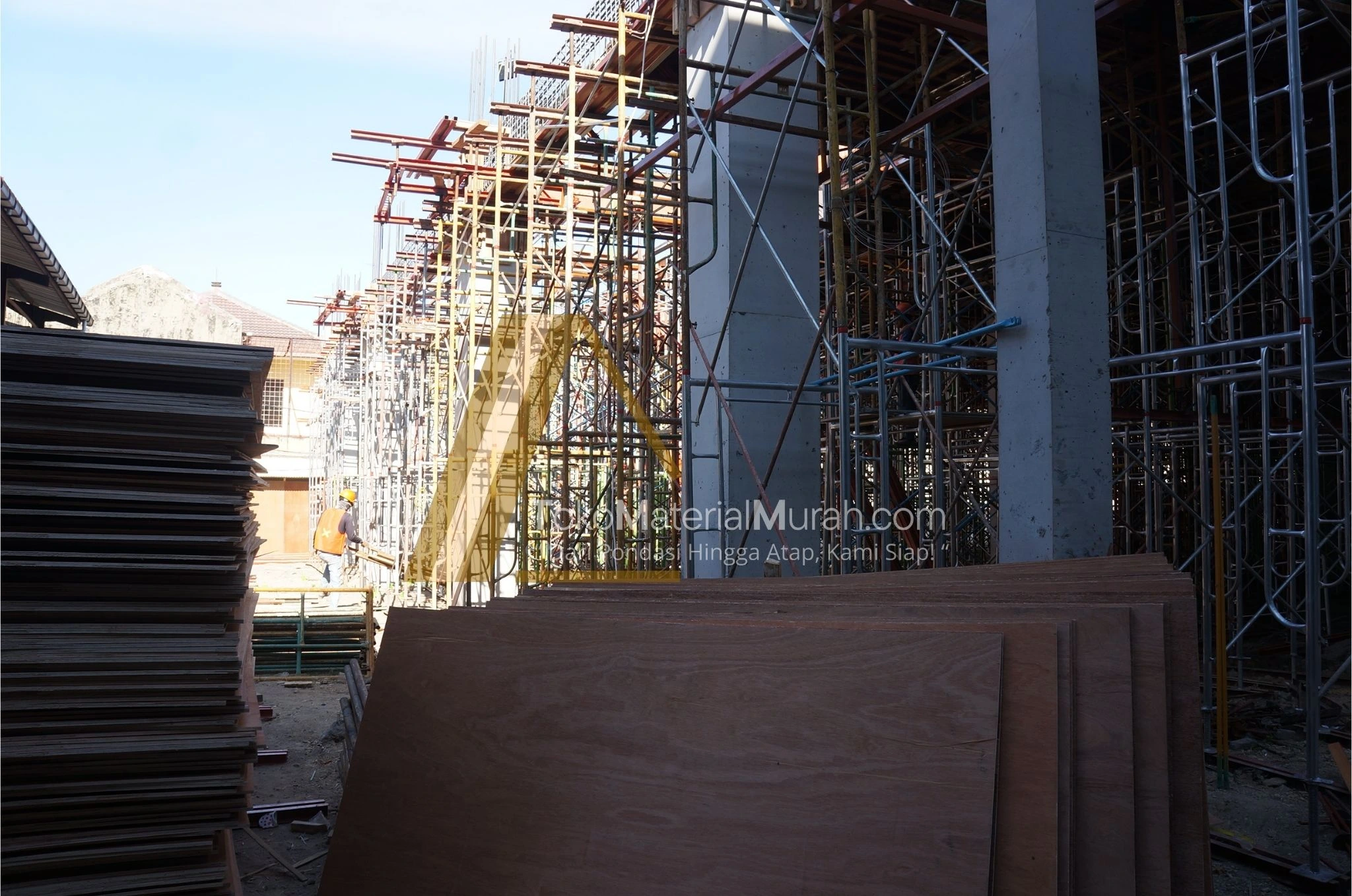 Proyek Suplai Triplek Meranti & Plywood untuk Rumah Tinggal di Surabaya